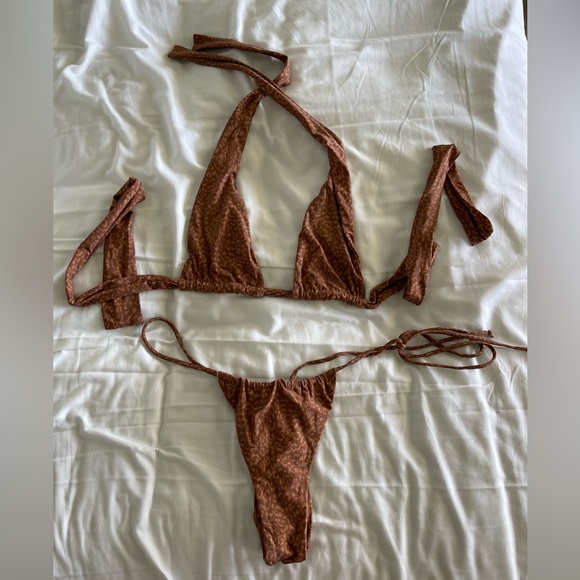 Stone Fox Bikini ✨HOST PICK✨ - Picture 2 of 5